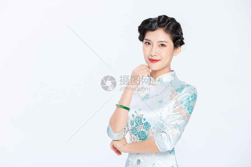 中国风旗袍优雅女性图片