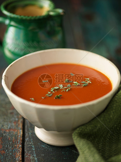 番茄汤碗特写图片
