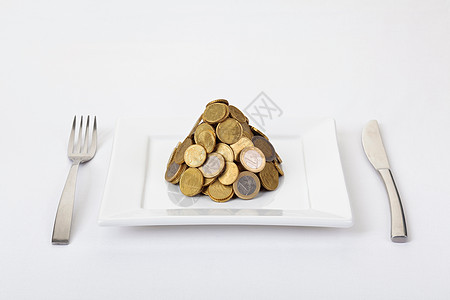 餐盘上的一堆欧元硬币图片