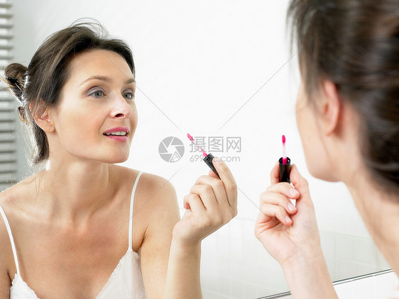 女卫生间化妆图片