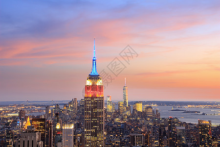 美国帝国大厦美国纽约黄昏时分曼哈顿天际线和帝国大厦的景色背景