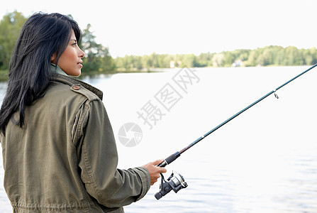 女人钓鱼图片