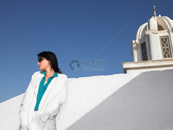 圣托里尼沉思的女人图片