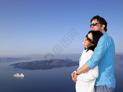 圣托里尼游客夫妇在看风景图片