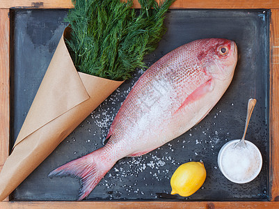 红鲷鱼食材静物图图片