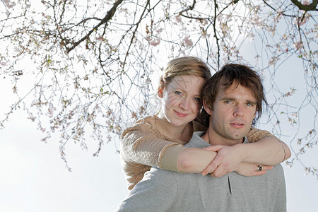 樱花树下挽留图片