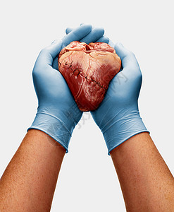 戴着手套的手托着缝好的心图片素材