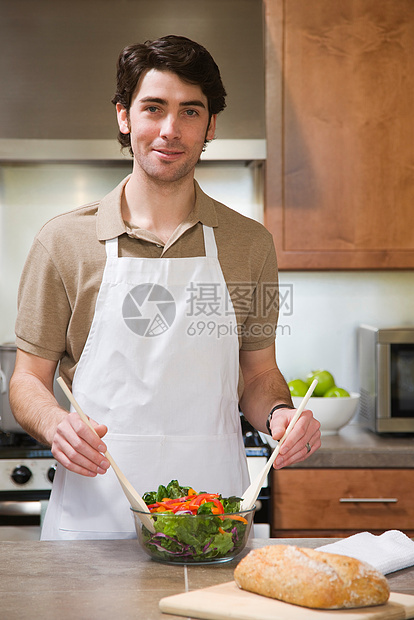 在厨房做饭图片