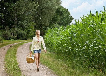 走路励志2021图片