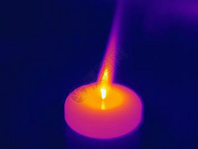 一支蜡烛燃烧的热图像背景图片