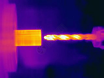 钻入部件的热图像，通过加热钻尖和部件图片