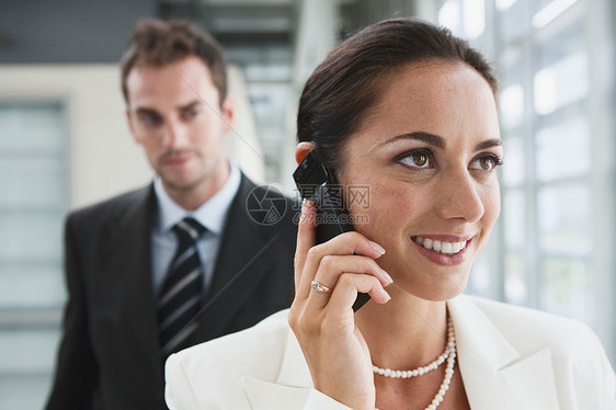商务女性打电话图片
