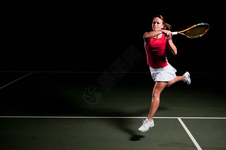 女人在室内打网球背景图片