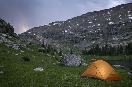美国科罗拉多州印第安山峰荒野地狱峡谷上湖附近露营图片