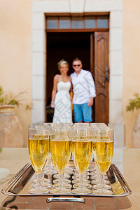 婚宴上的一盘香槟图片