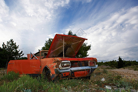 废弃的汽车残骸背景图片