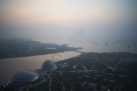 新加坡黎明时分的城市海岸线景观图片