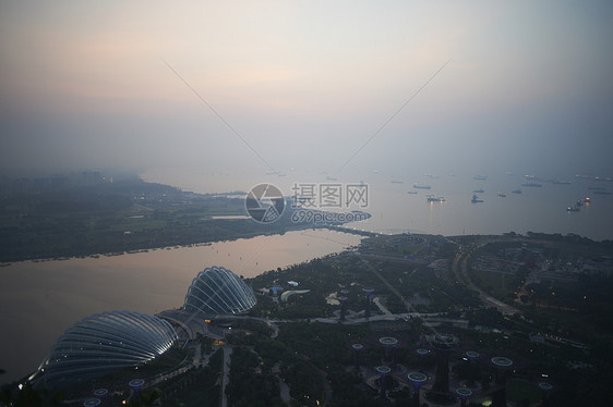 新加坡黎明时分的城市海岸线景观图片