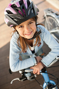骑自行车上的女孩图片
