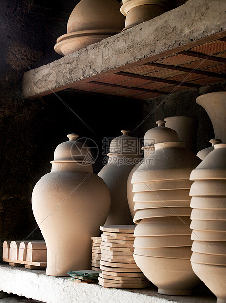 摩洛哥费斯一家手工作坊的陶器图片