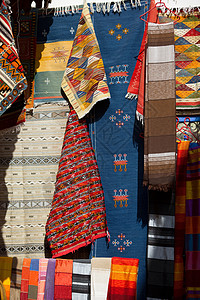 摩洛哥伊萨乌伊拉麦地那一家商店出售的纺织品图片
