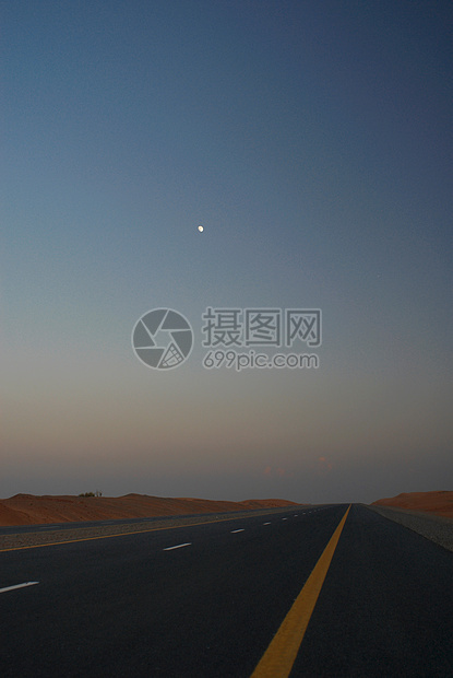 黎明的公路图片