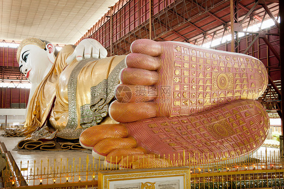 缅甸仰光乔克塔吉寺一尊巨大的卧佛图片