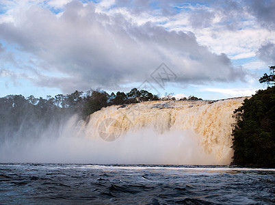 卡纳玛泻湖的哈卡瀑布图片