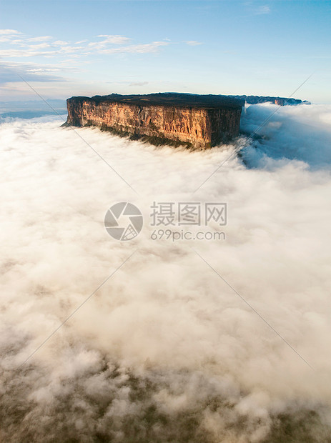 雄伟的罗雷马山图片