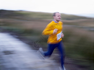男子跑步图片