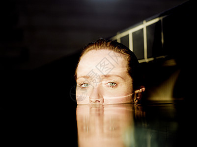 《水中的女人》特写镜头图片