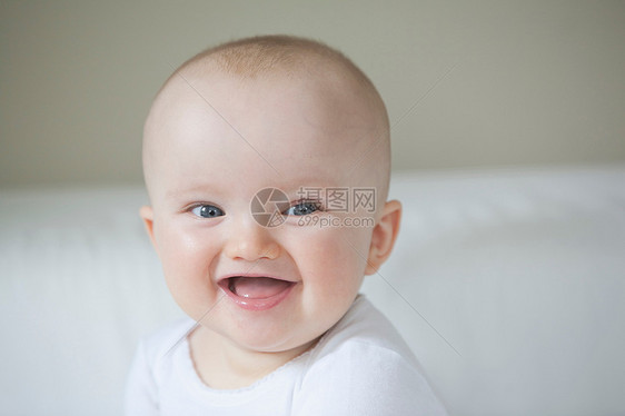 婴儿微笑图片
