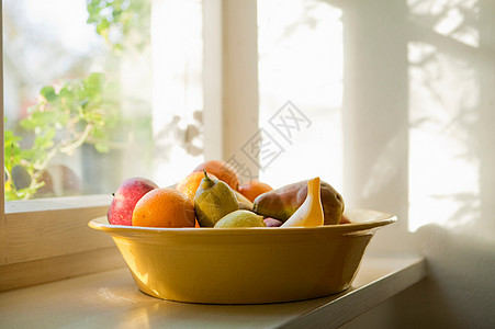 窗台上的果篮背景图片