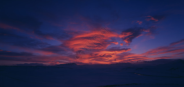 日落时的彩云背景图片