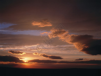 日落时的彩云背景图片