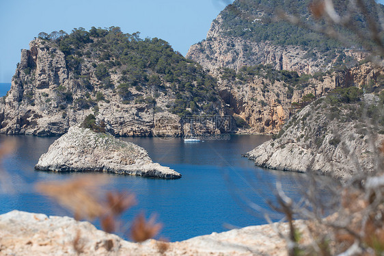 西班牙伊比沙岛岩石海岸线景观图片