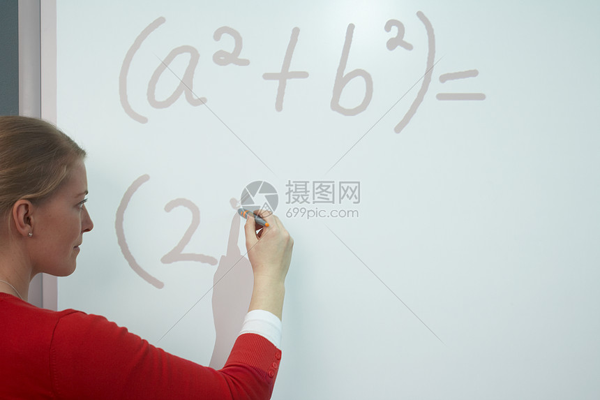 教师在白板上写字图片