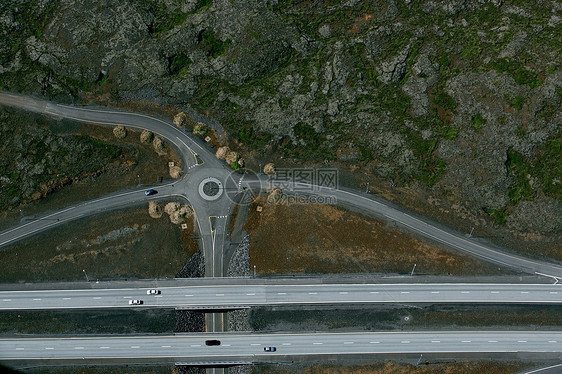 高速公路和环岛鸟瞰图图片