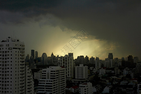 曼谷市中心的风暴图片