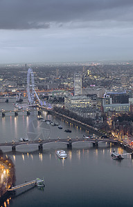 英国伦敦日落时泰晤士河和伦敦眼的鸟瞰图图片