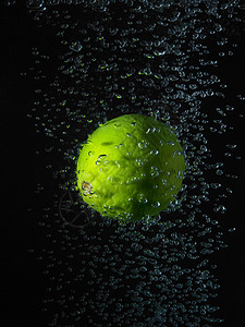 水icon气泡水中的水果背景