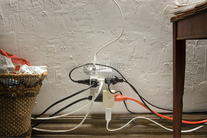 家庭办公室电源插座过载