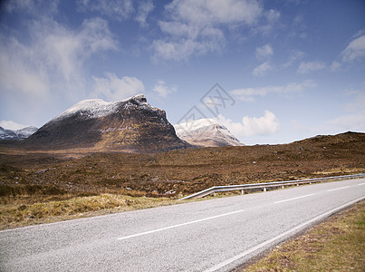 路过苏格兰阿森特的斯塔克-波莱德山图片