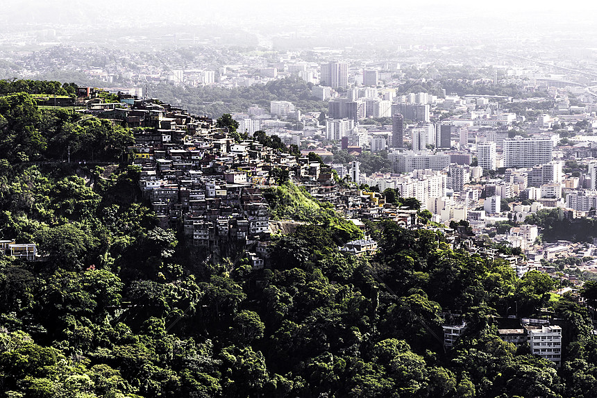 巴西里约热内卢Tijuca森林和Favellas的俯视图图片