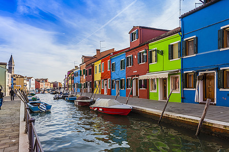 意大利布亚诺运河滨水区的彩色房屋图片