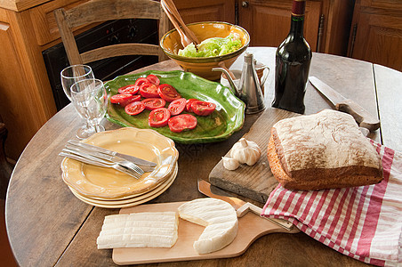 法国乡村厨房的桌子图片