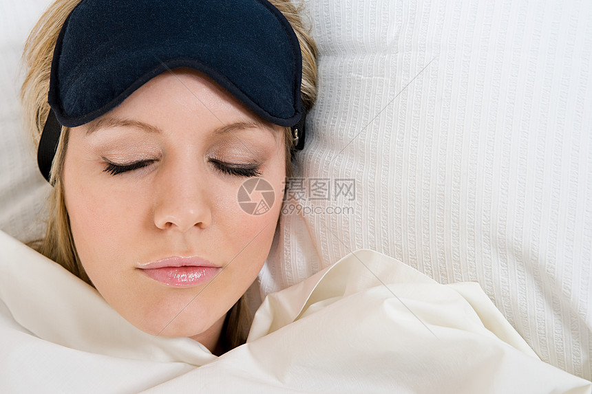 戴着眼罩睡觉的女人图片