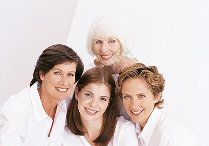 四位女性家庭成员的肖像图片