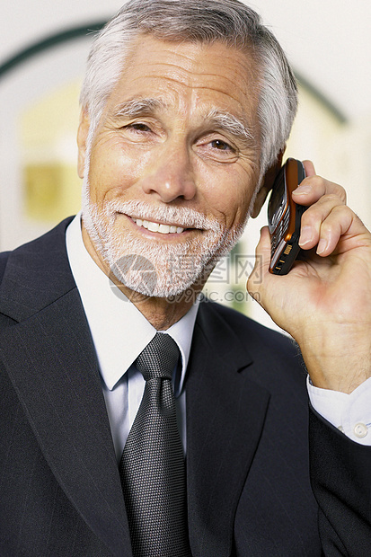 打电话的的商务男性图片