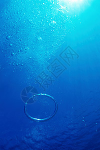 海上气泡背景图片